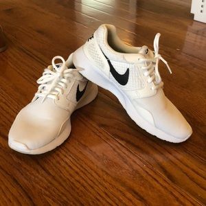 Nike gym shoes - women’s 7.5